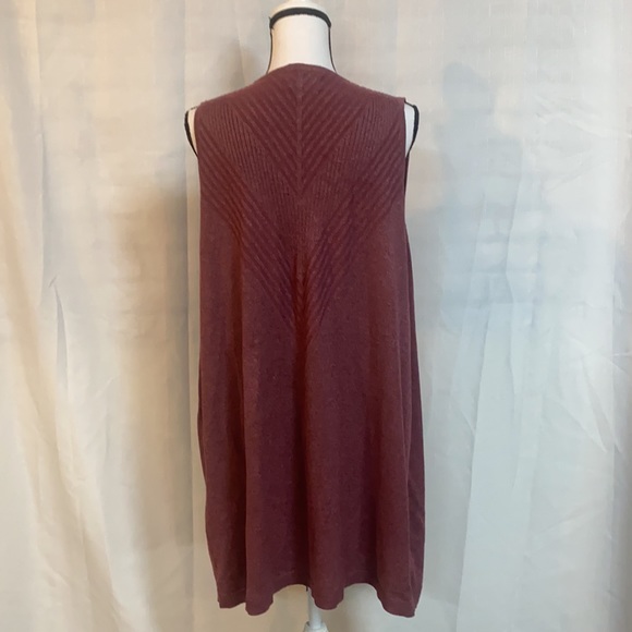 Open Front Sleeveless Tunic Sweater - Picture 4 of 7
